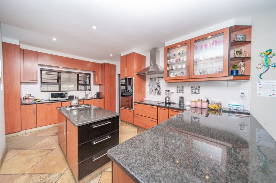 5 Bedroom Property for Sale in Beacon Bay Eastern Cape